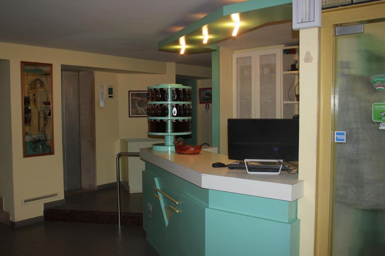 Hotel Sidney Bellaria-Igea Marina Exterior foto
